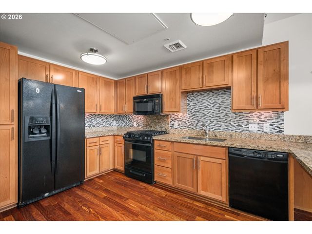 2350 Nw SAVIER St 328, Portland, OR 97210