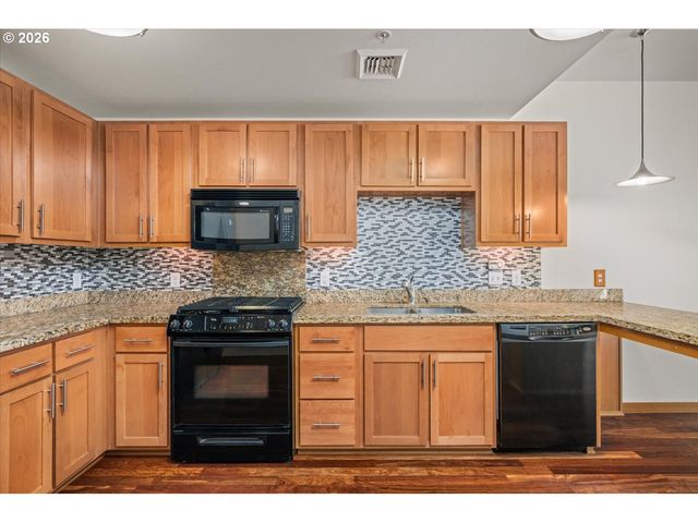 2350 Nw SAVIER St 328, Portland, OR 97210