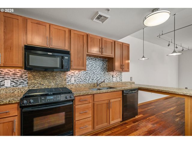 2350 Nw SAVIER St 328, Portland, OR 97210