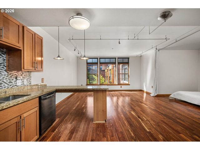 2350 Nw SAVIER St 328, Portland, OR 97210