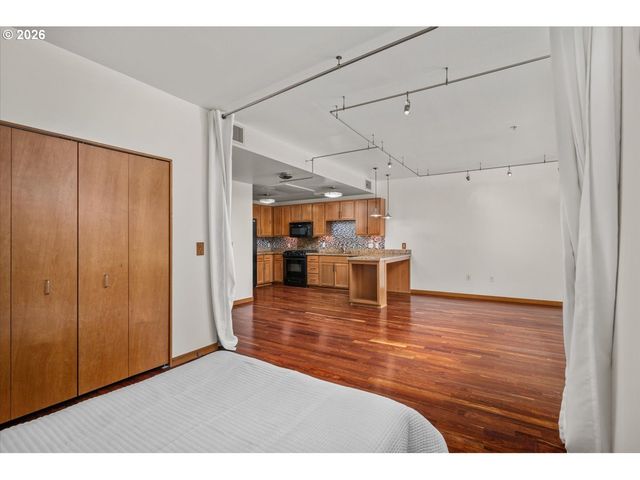 2350 Nw SAVIER St 328, Portland, OR 97210