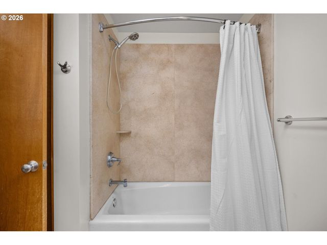 2350 Nw SAVIER St 328, Portland, OR 97210
