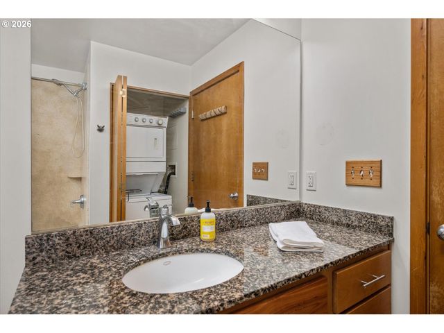 2350 Nw SAVIER St 328, Portland, OR 97210