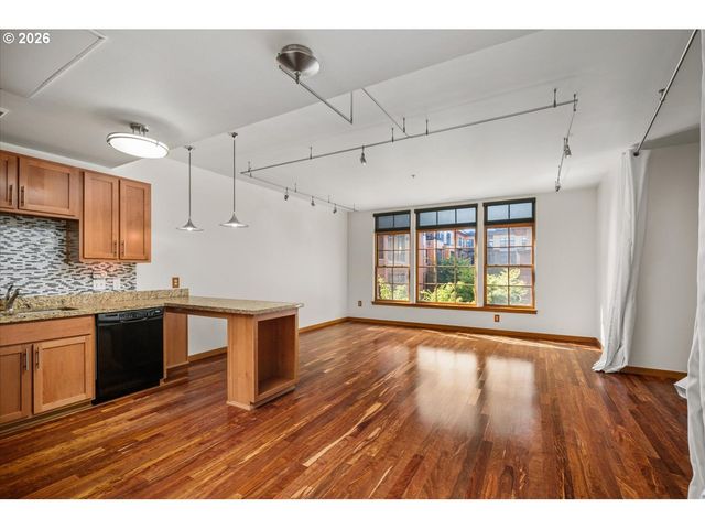 2350 Nw SAVIER St 328, Portland, OR 97210