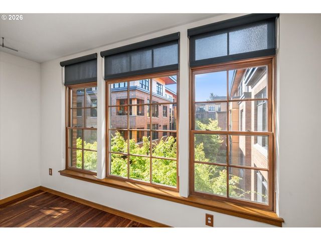 2350 Nw SAVIER St 328, Portland, OR 97210