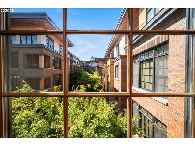 2350 Nw SAVIER St 328, Portland, OR 97210