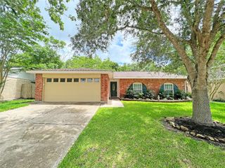 6210 Creekside Lane, League City, TX 77573