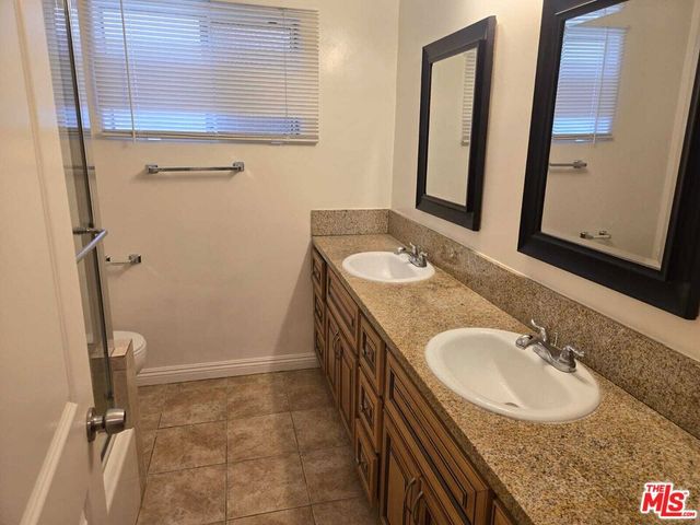 922 S Bedford Street 2, Los Angeles, CA 90035