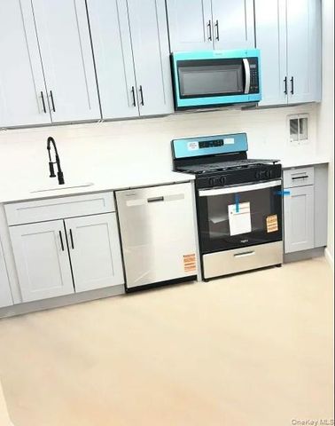 2 Bay Club Drive 15R, Bayside, NY 11360