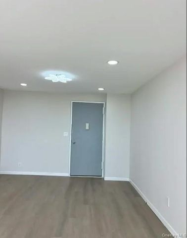 2 Bay Club Drive 15R, Bayside, NY 11360