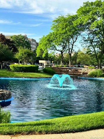 2 Bay Club Drive 15R, Bayside, NY 11360