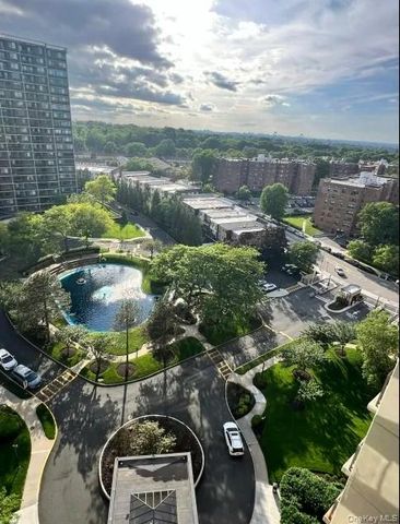 2 Bay Club Drive 15R, Bayside, NY 11360