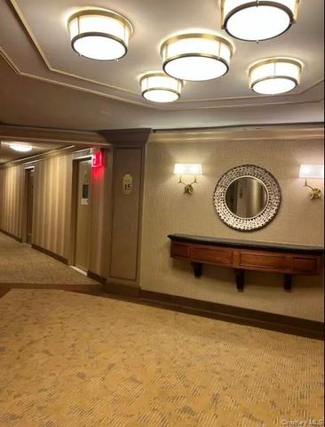 2 Bay Club Drive 15R, Bayside, NY 11360