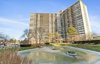 2 Bay Club Drive 15R, Bayside, NY 11360