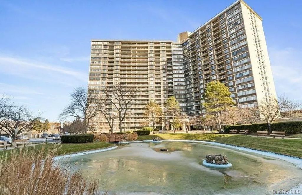 2 Bay Club Drive 15R, Bayside, NY 11360