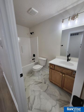 441 Half Moon Drive, Lincoln, NE 68527