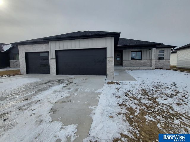 441 Half Moon Drive, Lincoln, NE 68527