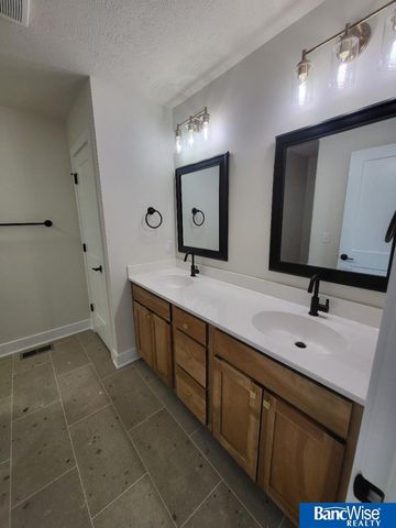 441 Half Moon Drive, Lincoln, NE 68527