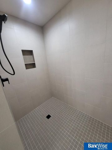 441 Half Moon Drive, Lincoln, NE 68527