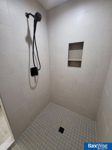 441 Half Moon Drive, Lincoln, NE 68527