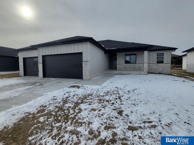441 Half Moon Drive, Lincoln, NE 68527