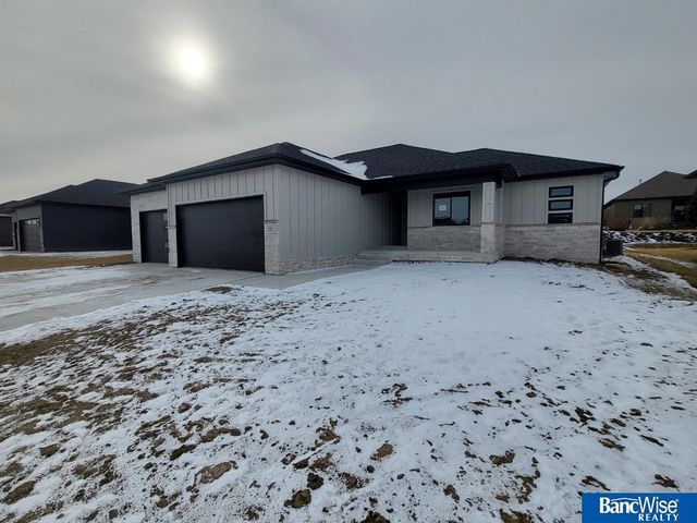 441 Half Moon Drive, Lincoln, NE 68527