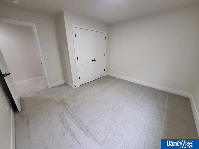 441 Half Moon Drive, Lincoln, NE 68527