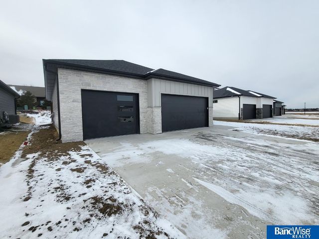 441 Half Moon Drive, Lincoln, NE 68527