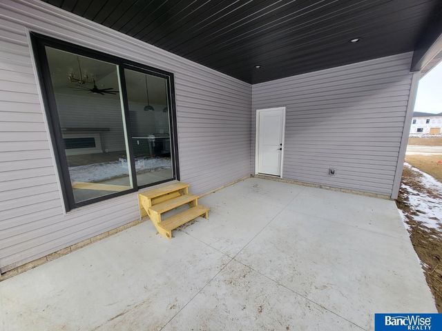 441 Half Moon Drive, Lincoln, NE 68527