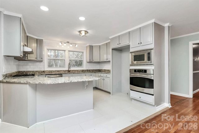 8101 Kerrybrook Circle, Charlotte, NC 28214