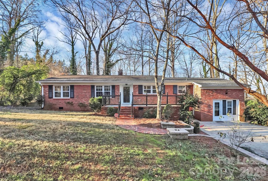 8101 Kerrybrook Circle, Charlotte, NC 28214