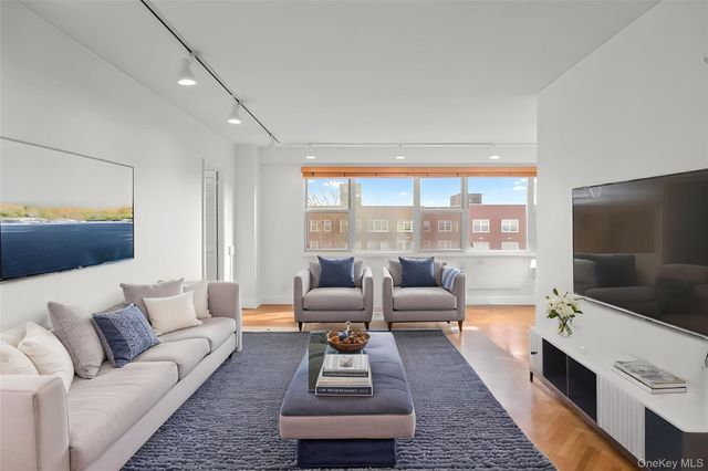 230 Garth Road 7D1, Scarsdale, NY 10583