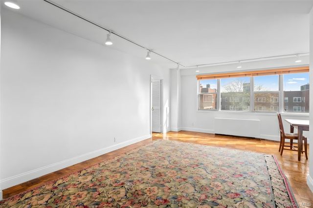 230 Garth Road 7D1, Scarsdale, NY 10583