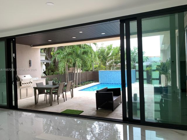 1700 NE 18th St, Fort Lauderdale, FL 33305