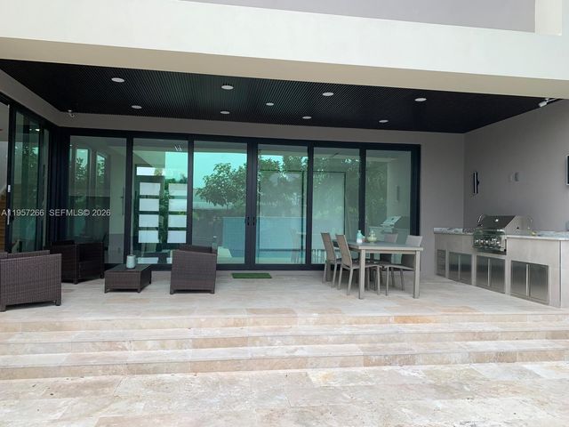 1700 NE 18th St, Fort Lauderdale, FL 33305