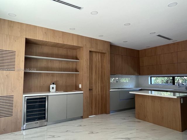 1700 NE 18th St, Fort Lauderdale, FL 33305