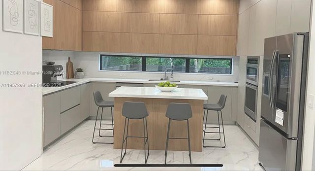 1700 NE 18th St, Fort Lauderdale, FL 33305