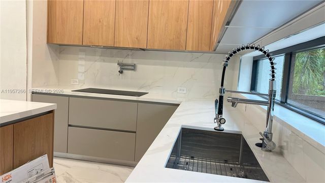 1700 NE 18th St, Fort Lauderdale, FL 33305