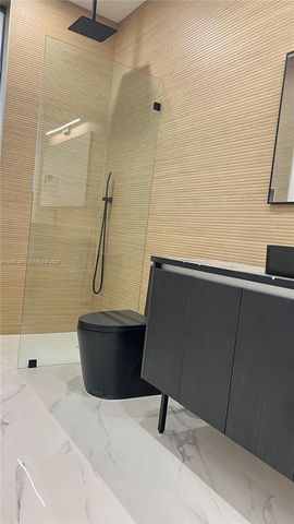 1700 NE 18th St, Fort Lauderdale, FL 33305