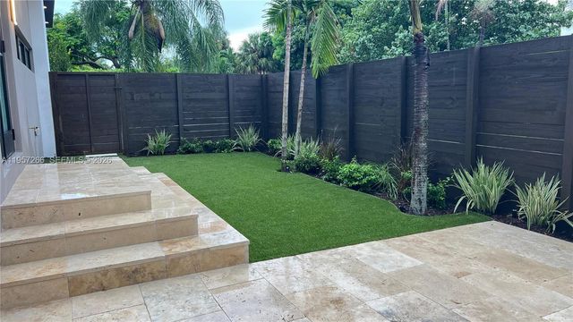 1700 NE 18th St, Fort Lauderdale, FL 33305