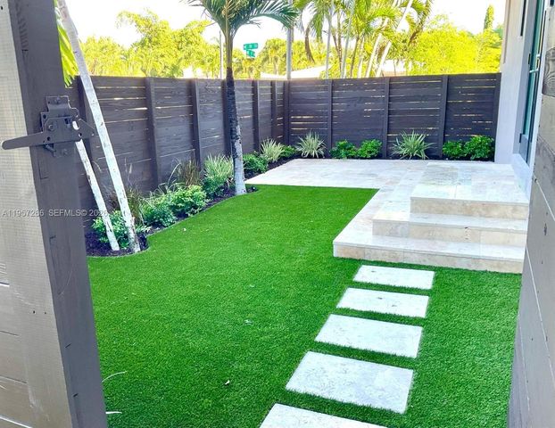 1700 NE 18th St, Fort Lauderdale, FL 33305