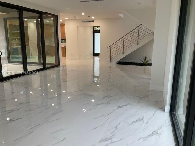 1700 NE 18th St, Fort Lauderdale, FL 33305