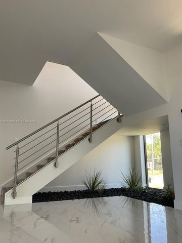 1700 NE 18th St, Fort Lauderdale, FL 33305