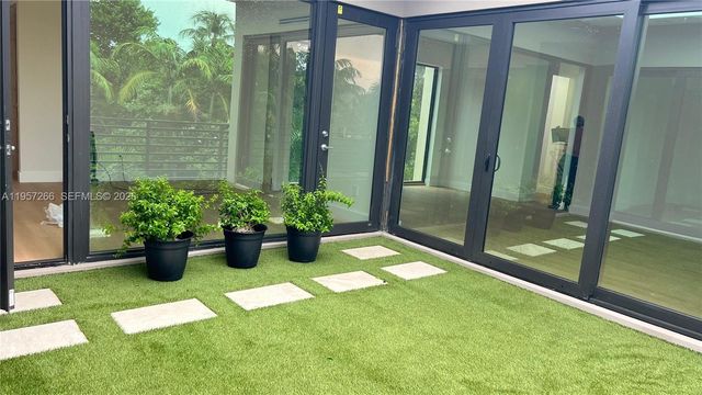 1700 NE 18th St, Fort Lauderdale, FL 33305