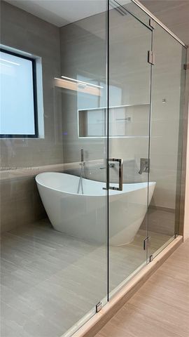 1700 NE 18th St, Fort Lauderdale, FL 33305