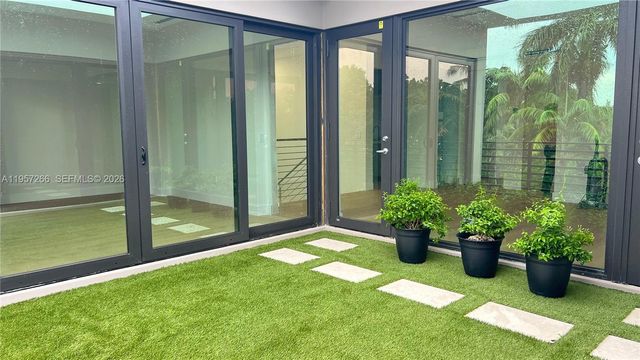 1700 NE 18th St, Fort Lauderdale, FL 33305