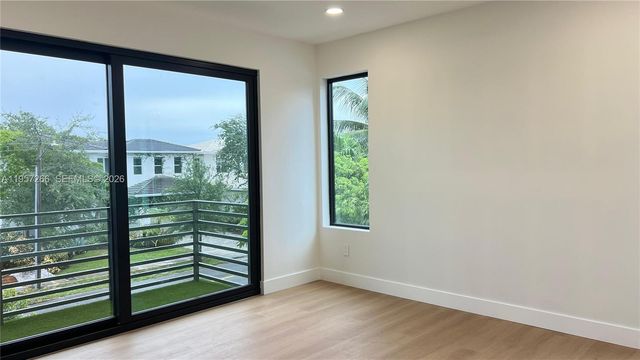 1700 NE 18th St, Fort Lauderdale, FL 33305