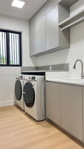 1700 NE 18th St, Fort Lauderdale, FL 33305