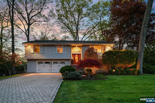 27 Pennsylvania Avenue, Montvale, NJ 07645