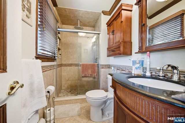 27 Pennsylvania Avenue, Montvale, NJ 07645
